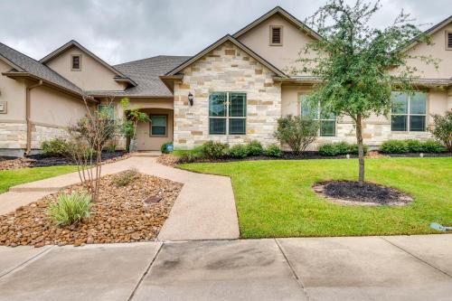 College Station Casa | Gorgeous College Station Townhome with Patio!