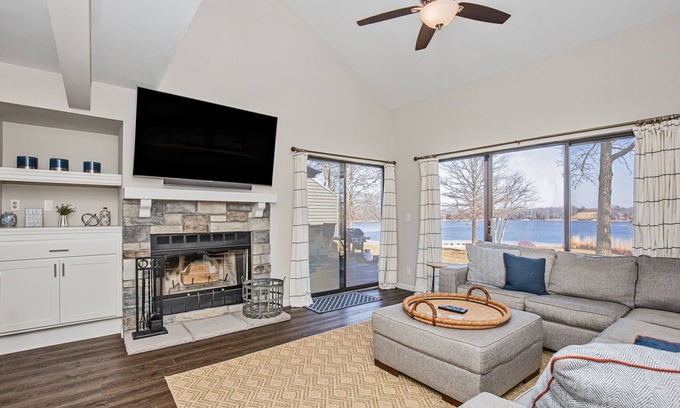 Innsbrook Condominio | Gorgeous, Completely Remodeled, Waterfront Condo on Aspen Lake!