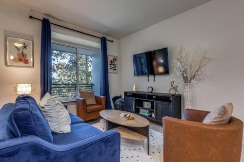 Downtown San Antonio Apartamento | Gorgeous Condo w Riverwalk Views Free Parking Pet Friendly Centrally Located on the Riverwalk