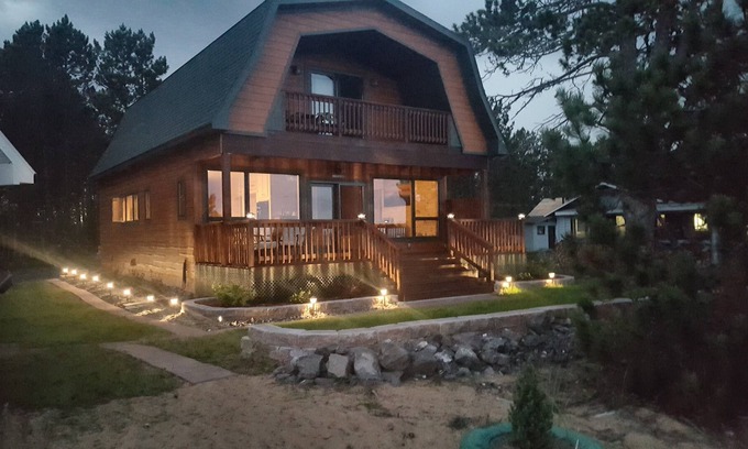 Lake Linden Cabaña | Gorgeous Cottage on Sugar Sands of Lake Superior