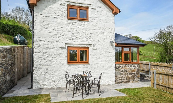 Meifod Cabaña | 2 bedroom accommodation in Meifod, near Welshpool