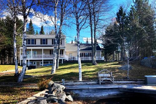 Beaver Cove Casa | Gorgeous Cottage with Hot-tub and Games in Beaver Cove, Maine