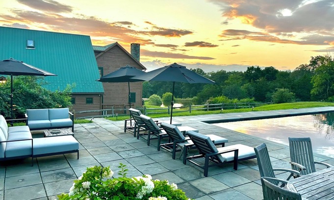 Staatsburg Casa | Precioso Oasis del país, con piscina, estanque en un exuberante 16 acres