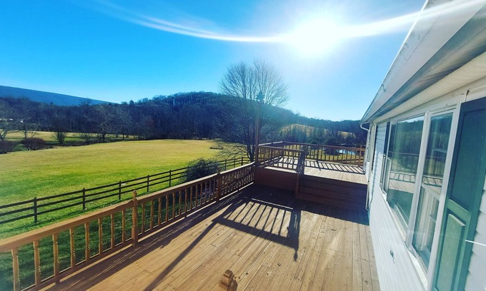 Mattawana Otro | Gorgeous country views, hot tub, pond + outdoor space