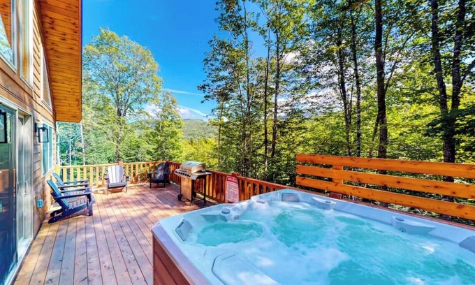 Carrabassett Valley Cabina | Gorgeous dog-friendly cabin with great view, deck, hot tub, & gas fireplace