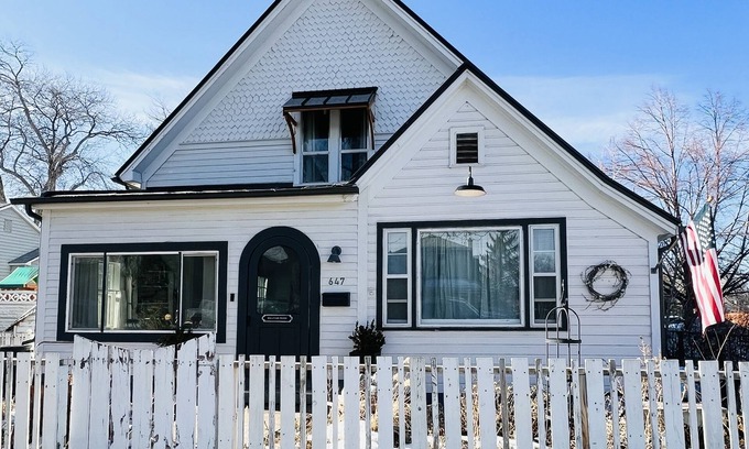 Montrose Casa | Gorgeous downtown beauty! 2min walk to local restaurant's/Main Street Montrose