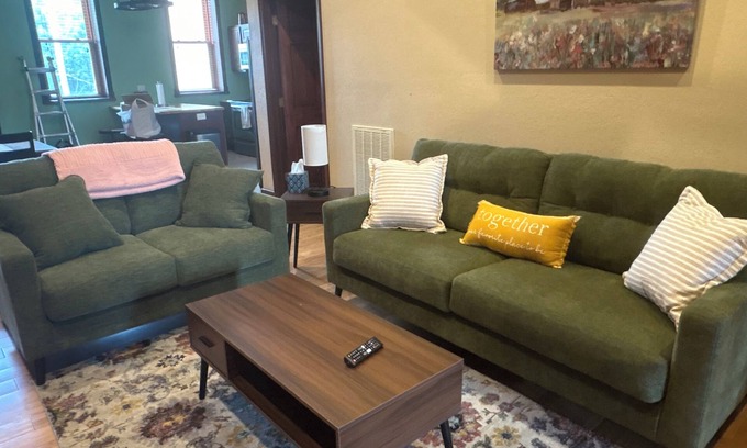New Franklin Apartamento | Gorgeous, downtown apartment w/ laundry in unit