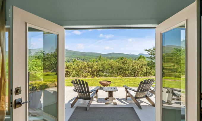 Marion Casa | Gorgeous Fall and Winter Mountain & Lake Views/Firepit/Boat Slip Access