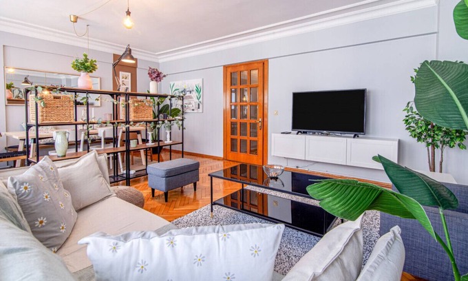 Nisantasi Apartamento | Gorgeous Flat with Lovely Balcony in Nisantasi
