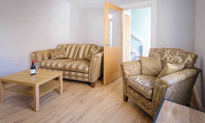 Hawick Cabaña | Gorgeous, fully refurbished centrally located cosy cottage