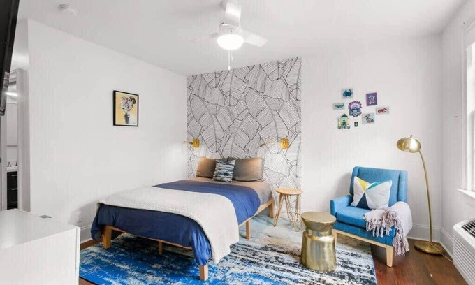 Touro Apartamento | Gorgeous Garden District Studio |Gated Parking