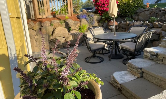 South Seattle Apartamento | Gorgeous Garden Getaway, Near Cafes, Parks
