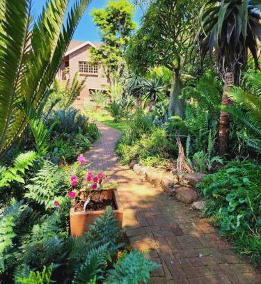 Winston Park Apartamento | Gorgeous Garden Villa 2