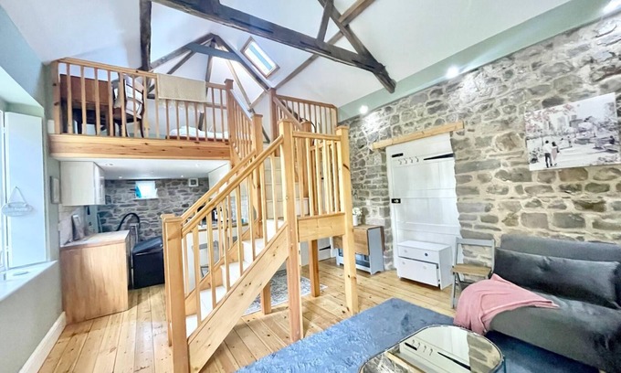 Monkswood Cabaña | Gorgeous Georgian Cottage, Hampers, Fast Wifi, Pets Welcome!