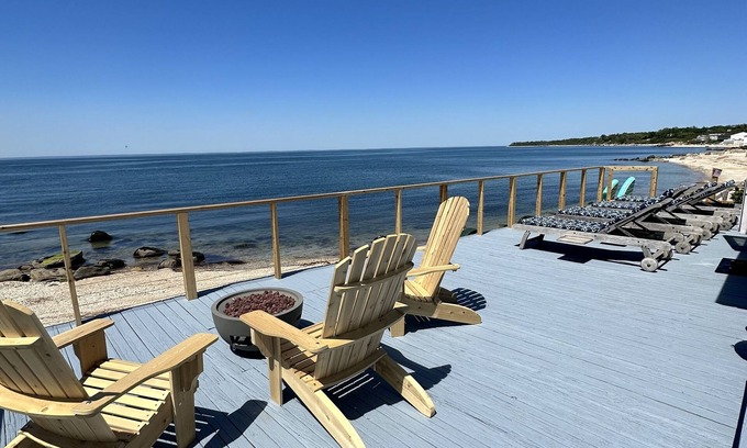 Greenport Casa | Gorgeous Greenport Beach House right on the Sound! Breathtaking views