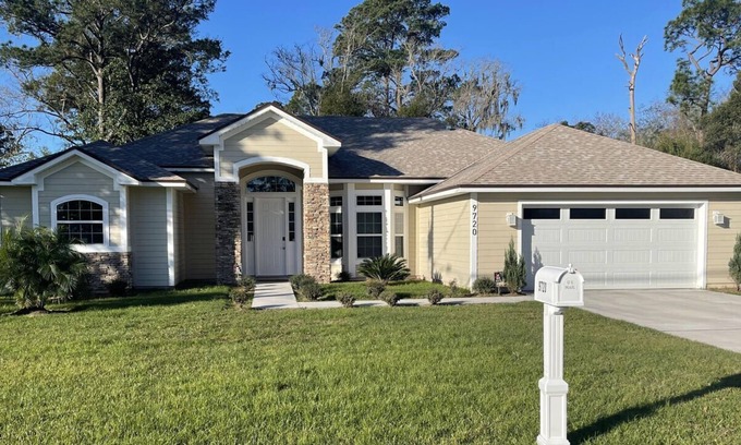 Riverview Casa | Gorgeous Heated Pool Home Built in 2020 with Jacuzzi- 5.3 mi from INTL Airport…