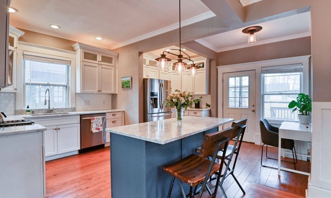 Old North End Casa | Gorgeous Historic Home- Close to everything!!