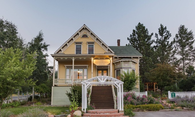 Truckee Casa | Preciosa victoriana histórica: ¡camina hasta el centro de Truckee!