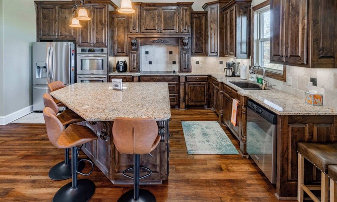 Hot Springs Village Casa | Gorgeous Home on Lake Maria