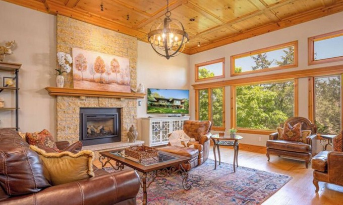 The Galena Territory Casa | Gorgeous Home- Hot Tub & Pool Table