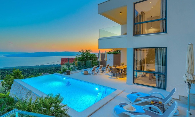 Bast Casa | Gorgeous home in Baska Voda with WiFi
