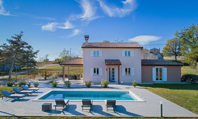 Kapelica Casa | Bonita casa en Labin con cocina