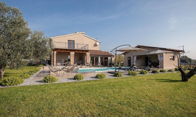 Loborika Casa | Gorgeous home in Marcana