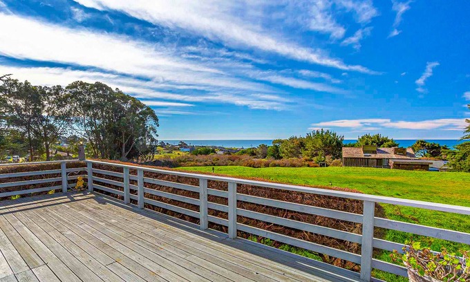 Sereno del Mar Casa | Gorgeous Home Located in Sereno Del Mar w/Ocean Views, Deck, Free WiFi