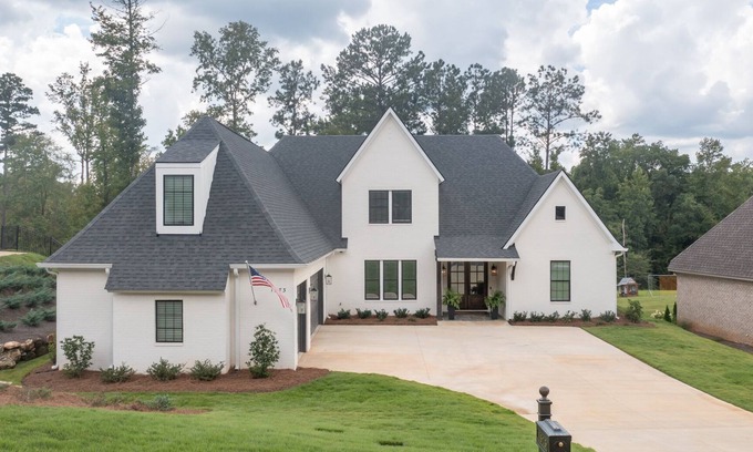 Auburn Casa | Gorgeous Home so close to Downtown Auburn and Auburn University!!