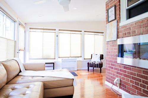 Northeast Casa | Gorgeous Home Tucked Away in Greener Part of Town Transit-Friendly