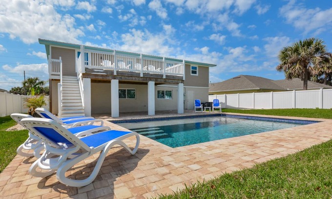 New Smyrna Beach Casa | Preciosa casa de 4 habitaciones y 3 baños con piscina. A pie de playa libre de coches 4717S