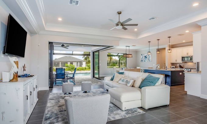 Trafalgar Casa | Gorgeous home with heated pool, lanai, grill, and washer/dryer
