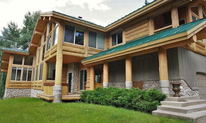 Columbine Lake Cabina | Hermosa casa con bañera de hidromasaje y estanque privado a solo 2 millas de la estación de esquí Purgatory