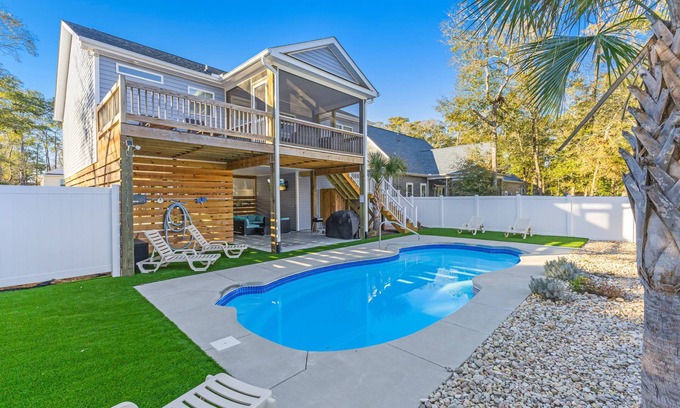 Long Beach Casa | Gorgeous Home with Opt Heated Private Pool - Dog Friendly -6 Seater Golf Cart Included W/ Parking
