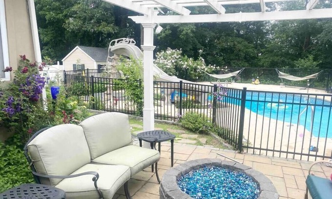 Rotterdam Casa | 🔥 Gorgeous Home with HOT TUB, GYM and Pool ⛲
