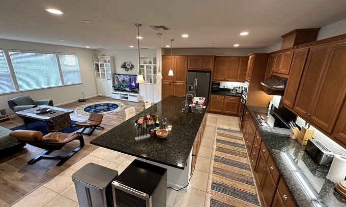 Tracy Casa | Gorgeous House 4 You: 4B+2.5b+Office+12' Kitchen Island