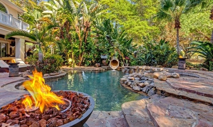 Clermont Casa | Gorgeous Island Estate - 10 Bedrooms In 2 Buildings
