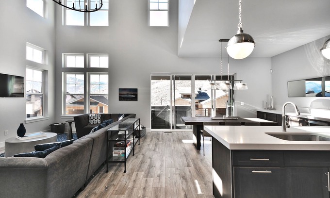 Deer Mountain Casa | Gorgeous Jordanelle Lake Property - 4BD/3.5BA