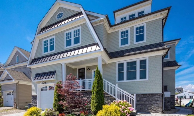 Point Pleasant Casa | Gorgeous Lagoon Front home in Point Pleasant Boro with pool.