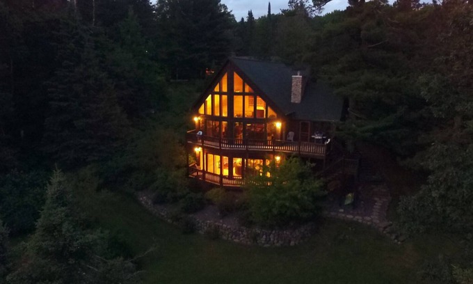 Chief Lake Cabina | Hermosa casa de lago en Lac Courte Oreilles, lago más fino de Hayward