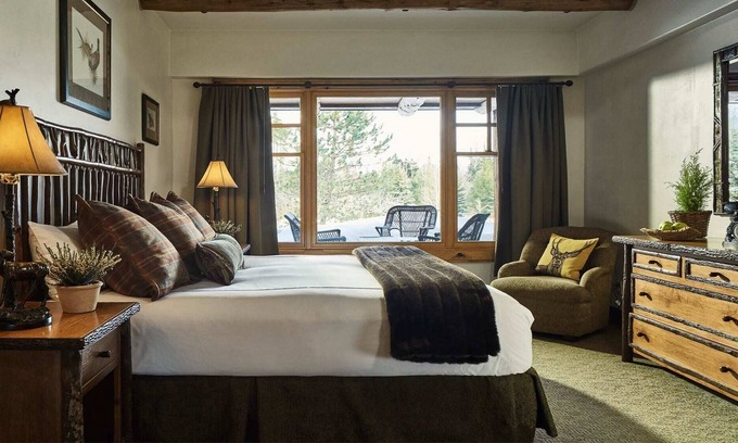 Lake Placid Complejo | Gorgeous Lake Placid resort close to downtown, skiing, and more