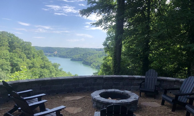 Smithville Casa | Gorgeous lake view- Only 1 mile from Sligo Marina!