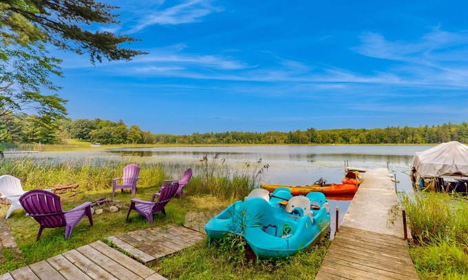 Deerwood Cabina | Gorgeous lakefront home w bunkhouse, private yard and large deck