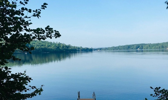 Harrison Casa | Hermosa propiedad frente al lago en Crystal Lake