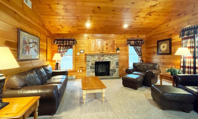 Reeders Cabina | Gorgeous log cabin has a Big stone fireplace and a beautiful view of the lake