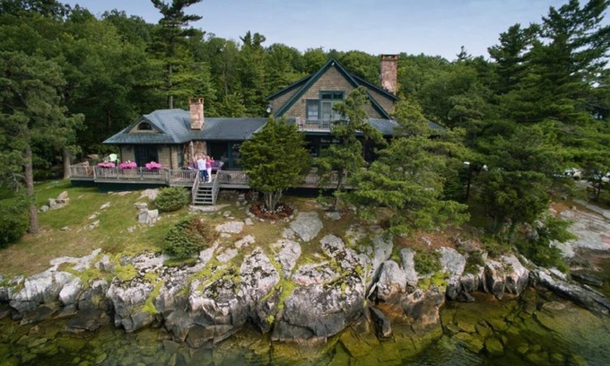 Grenell Casa | Gorgeous Luxury Custom Home with state of the art appliances, A/C, sleeps 12!