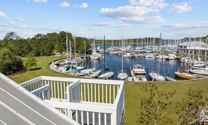 Fairfield Harbour Casa | Gorgeous Marina Views!