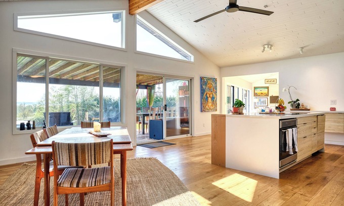 Point Roberts Otro | Gorgeous modern 4 BDR 5 acre family farmhouse in Point Roberts Washington