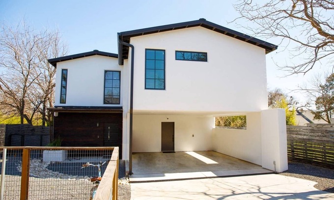 Central East Austin Casa | Gorgeous Modern Home in East Austin!