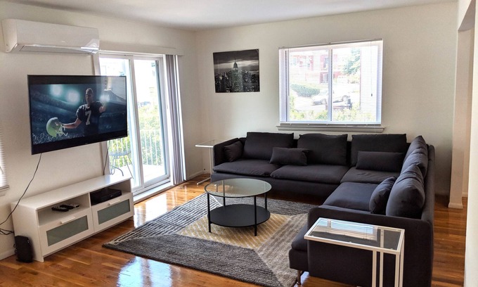 Emerson Hill Casa | Precioso, moderno, recientemente renovado dúplex